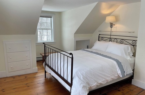 Greensboro House | Cozy 3-bedroom farmhouse in VT's idyllic NEK