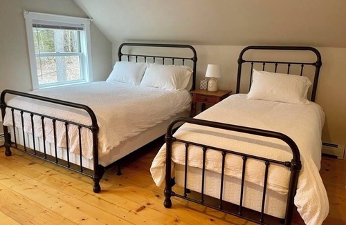 Greensboro House | Cozy 3-bedroom farmhouse in VT's idyllic NEK