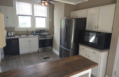 Delaware House | Cozy 3 bedroom Farmhouse in Delaware Ohio, On the Golf Course. Near OWU!