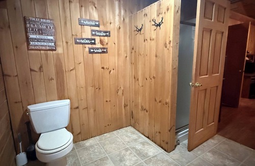 Island Falls Cabin | Cozy 3-bedroom rustic lodge in Island Falls for a relaxing getaway in nature