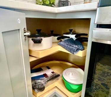 Quincy Apartment | Cozy 3-Beds in 2-Bedrooms Apartment Near Quincy Adams