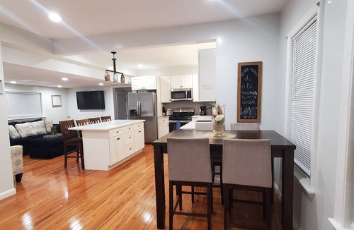 Everett House | Cozy 3bdr Free parking/Wifi, 5 min to Encore Close to Boston,Cambridge ,Salem