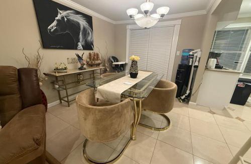 Long Island Apartment | Cozy 3br 1 bath upstairs apt