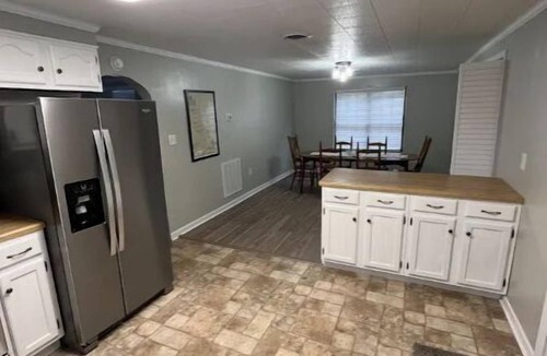 Stollings House | Cozy 3BR home close to trails.