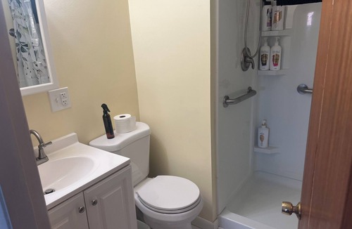 Laconia House | Cozy 3BR House Right Across from the Beach