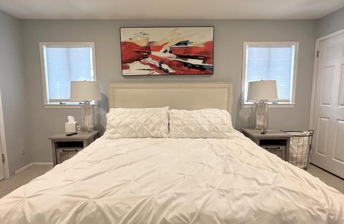Port Washington House | Cozy 4BR 3BA Home- Train to NYC, USOpen, CitiField Mets, MSG, Walk to Harbor & Golf