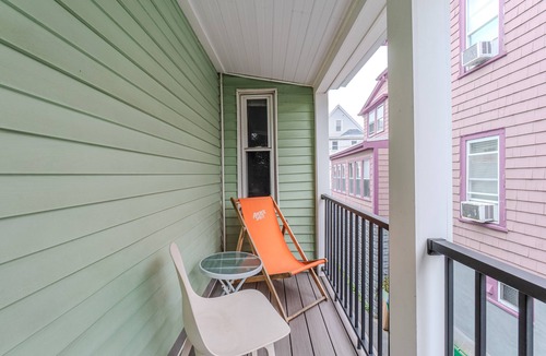 South Medford House | Cozy 4BR Home by Tufts w/Subway Access to Downtown, MIT, Harvard + Free Parking