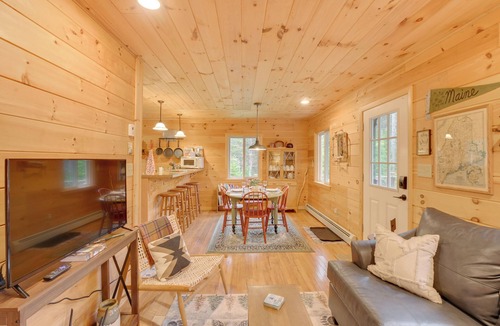 Prospect Harbor Cabin | Cozy Acadia Area Cabin, Walk to Beach & Lighthouse