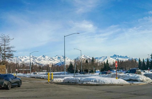 Midtown Anchorage Apartment | Cozy Anchorage Apartment w/Mountain Views