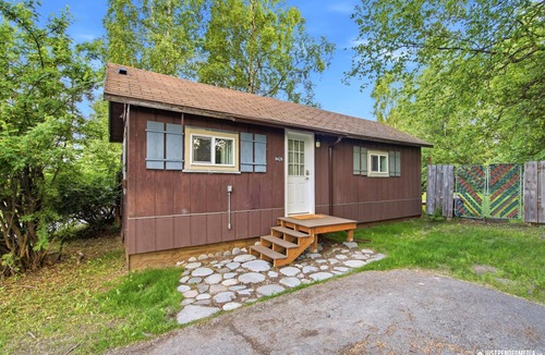 Northeast Anchorage Apartment | Cozy Anchorage Cabin, Full Kitchen & Deck