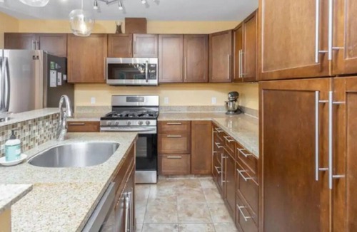 Midtown Anchorage House | Cozy Anchorage Home w/Deck, Backyard Near Airport & Downtown