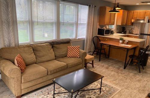 Southbury Apartment | Cozy Apartment Centrally Located in Southbury
