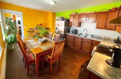 Waterbury House | Cozy apartment in Waterbury