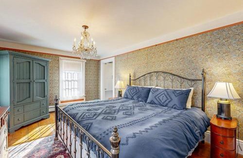 Wiscasset House | Cozy Apartment Near The River: Walk to Town & Local Attractions