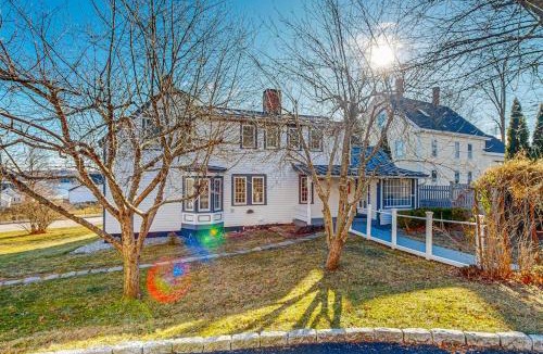 Wiscasset House | Cozy Apartment Near The River: Walk to Town & Local Attractions
