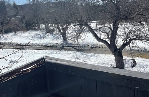East Dover Apartment | Cozy apt in beautiful secluded spot 15 mins from Mt Snow