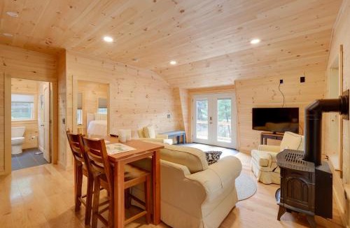 Northeast Harbor Apartment | Cozy Apt w/Deck, ~ 5 Miles to Acadia Nat'l Park!