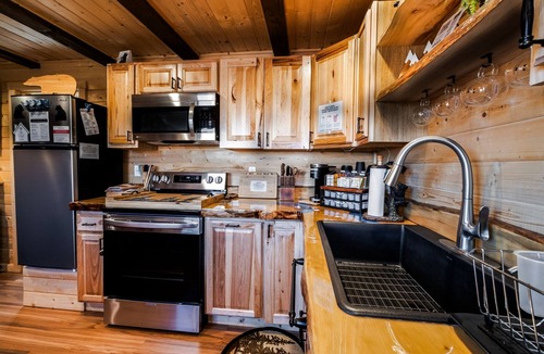Big Lake Cabin | Cozy Big Lake Cabin + Private Spa House, Hot Tub & Sauna