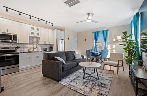 East Liberty Apartment | Cozy & Bright King Bed Suite w/Free Parking!