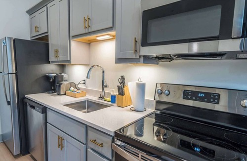 Downtown Louisville Apartment | Cozy & Bright loft unit in the heart of Louisville