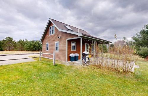 Greenville House | Cozy cabin in spectacular lakefront location with great views - dog-friendly
