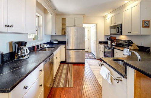 Stratton and Bromley Ski Areas Cabin | Cozy cabin near skiing with free WiFi, game room, and deck