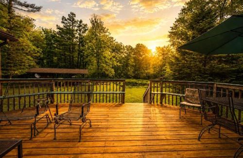 Terra Alta House | Cozy Cabin w Pavilion Deck Fireplace & FirePit