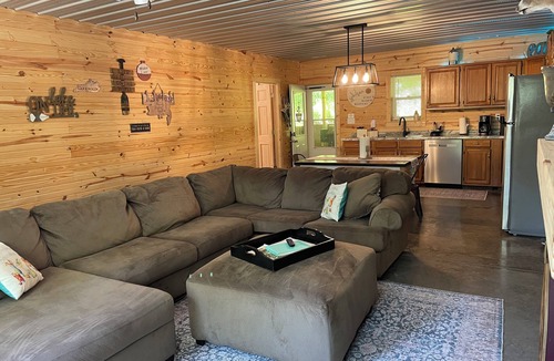 Lindseyville Cabin | Cozy Cabin with hot tub, just minutes from Nolin lake and Mammoth Cave park!