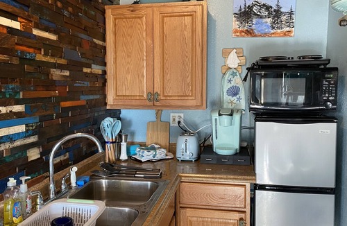 Diamond Ridge Cabin | Cozy Cabin with Porch, Firepit, Picnic Table and BBQ