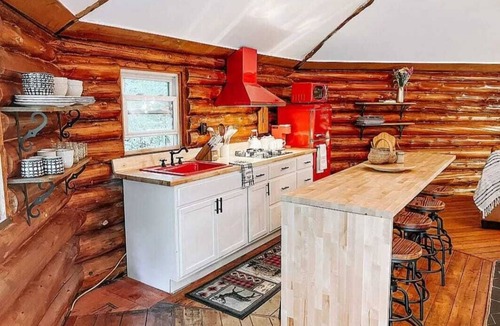 Lyndon Center Cabin | Cozy Cabin with a Stream