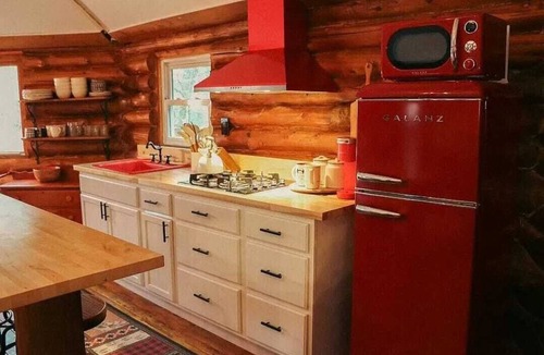 Lyndon Center Cabin | Cozy Cabin with a Stream