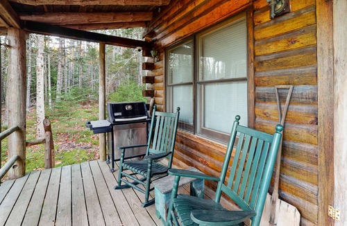 Tenants Harbor Cabin | Cozy Cabin with WiFi, Full Kitchen, Gas Grill, and Loft - 300 Feet to Water