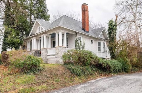York House | Cozy Cape Cod Bungalow