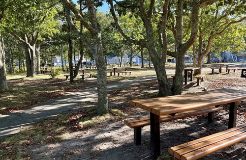 Hyannis Cottage | Cozy Cape Cod Cottage- Steps from the Ocean, 2 Bedrooms!