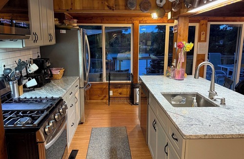 East Falmouth Cottage | Cozy Cape Cod cottage overlooking Jenkins Pond; with private beach & dock.