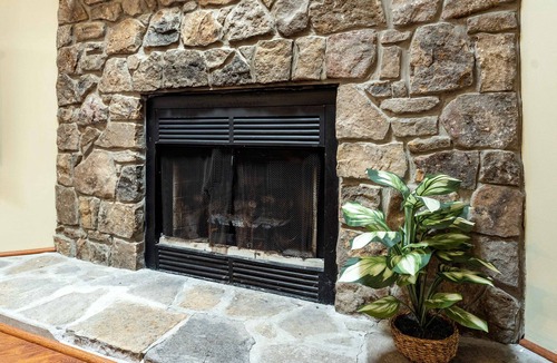 Cheat Lake House | Cozy Cheat Lake Townhome 10 min from Morgantown