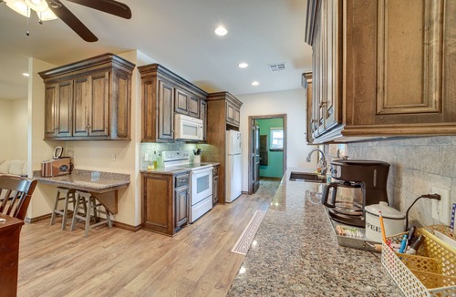 Checotah House | Cozy Checotah Retreat w/Deck Near Eufaula Lake