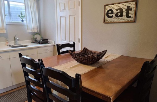 Orchard South House | Cozy & Clean basement apartment 🏡
