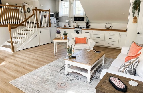 Higganum Apartment | Cozy Comforts! Country living at its finest - just 10 min to downtown Middletown