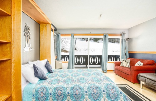 Alyeska Apartment | Cozy condo with mountain views, near skiing, shopping, dining & natural beauty