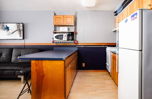 Alyeska Apartment | Cozy condo with mountain views, near skiing, shopping, dining & natural beauty