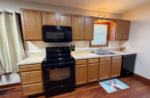 Salina Cottage | Cozy Corner Cottage - 4 Bed/2 Bath No Cleaning Fee!