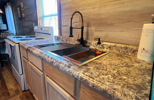 Cub Run Cottage | Cozy Cottage Close To Mammoth Cave. Boat Ramp, Master Suite, Pergola, Peaceful.