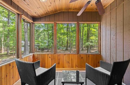 The Woods House | Cozy Cottage w Fireplace FirePit & Resort Access