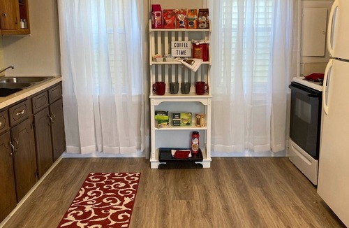 Dover Apartment | 😊Cozy Downtown🍷FreeWine🍷10min to Portsmouth/UNH🚘