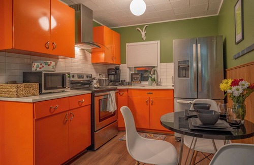 Chillicothe Cottage | Cozy eclectic cottage where you can reconnect and unwind, designed for couples.