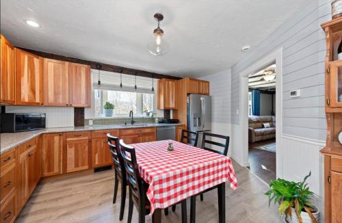 Alexandria House | Cozy Every Season Cabin Perfect for Families