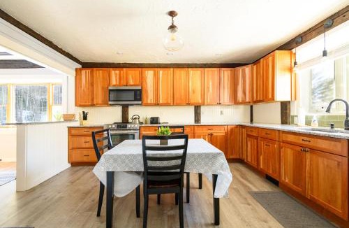 Alexandria House | Cozy Every Season Cabin Perfect for Families
