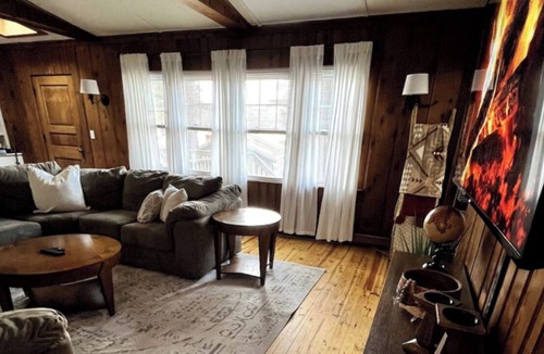 Franklin House | Cozy Franklin Home! Perfect for a family getaway!