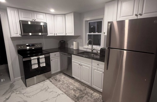 Bantam House | Cozy & fully remodeled 4-bedroom house in fantastic Litchfield with central air
